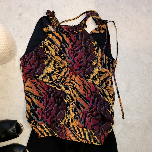 Top - Picture 2 of 3